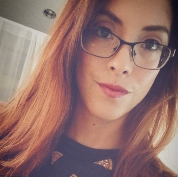 Meet your Posher, Cristina - Picture 2 of 2